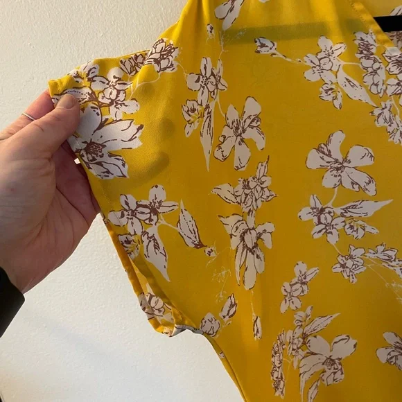 West Kei | Yellow Floral Blouse, Tie Front | Size Medium - Picture 9 of 10